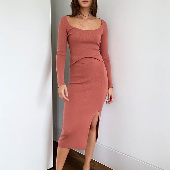 Aritzia Group by Babaton Ridge pink sweater skirt - Picture 2 of 7